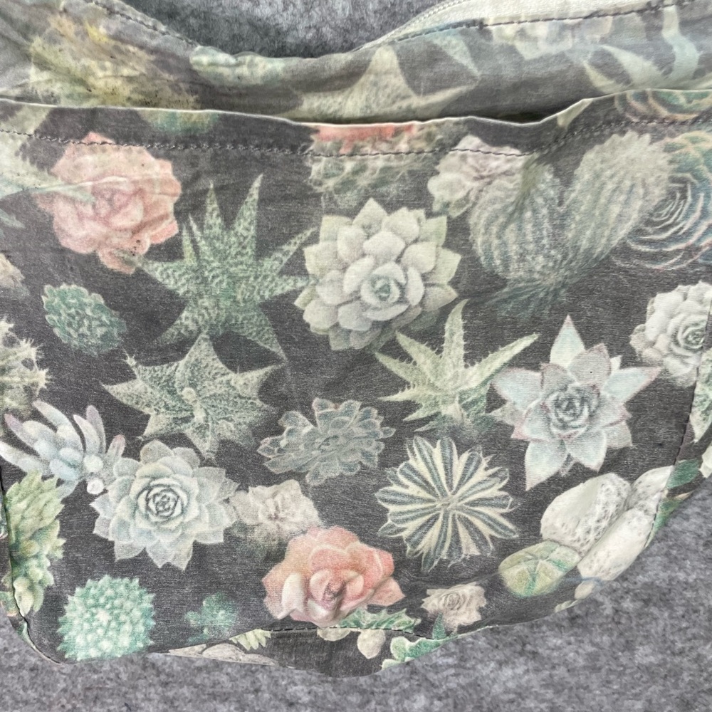 KAVU Rope Sling Bag  Crossbody Green Floral Succulent Cactus Pattern Outdoor - Picture 10 of 13